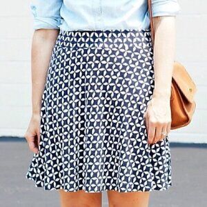 ANN TAYLOR LOFT Pull On Flounce Skirt Navy Blue White Geometric Elastic Knee S